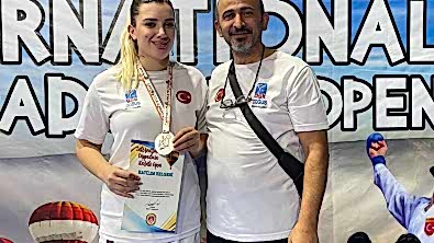 Öğrencimiz Yağmur Duman gümüş madalya kazandı.